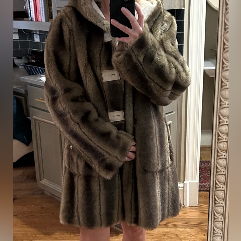 Vintage 90s Faux Fur Reversible Coat- ready to sell!! 🤍🤍🤍